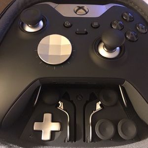 Xbox one elite controller in mint condition